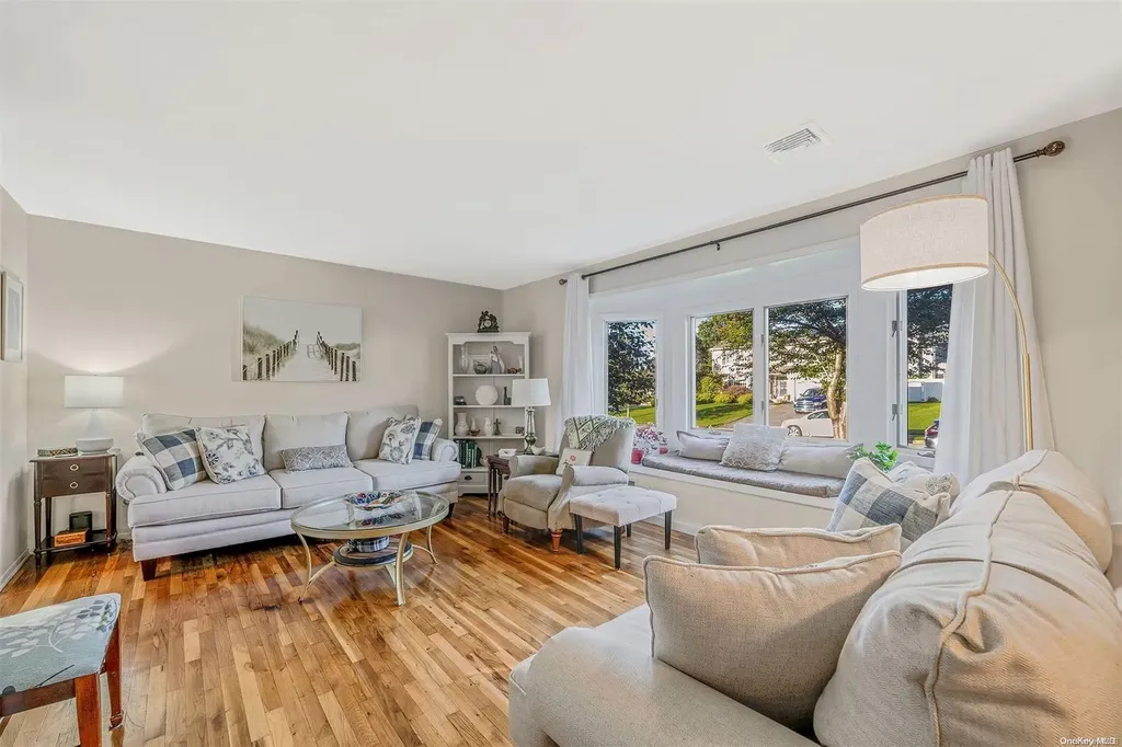 19 Format Lane Smithtown NY 11787