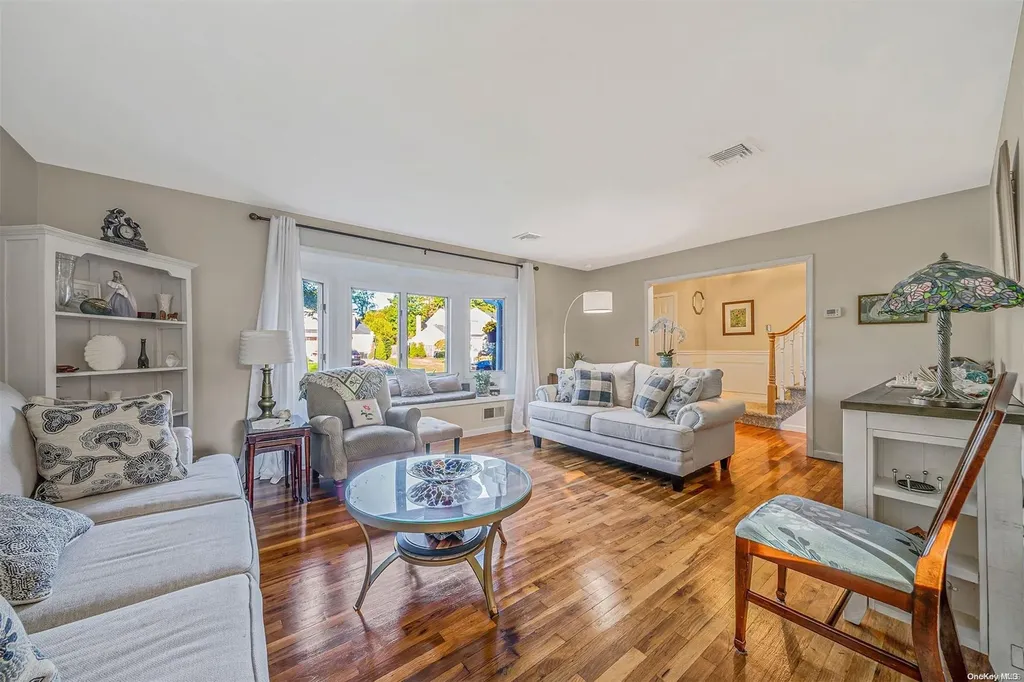 19 Format Lane Smithtown NY 11787