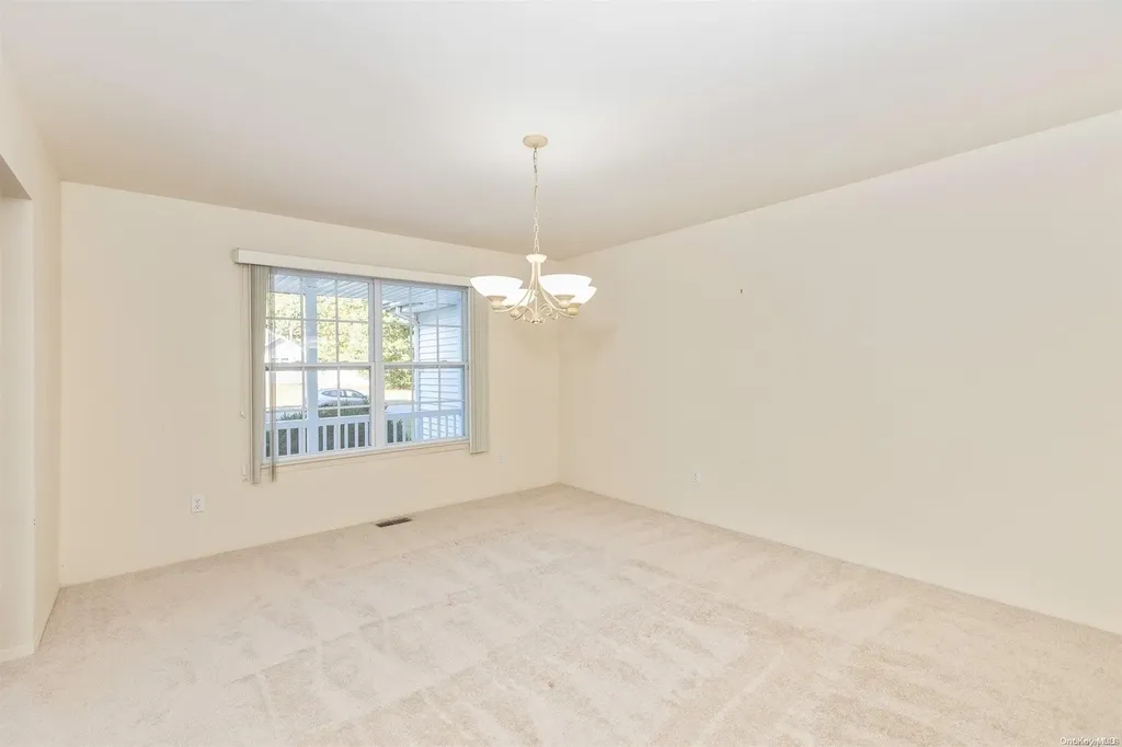 4 Katherine Path Middle Island NY 11953