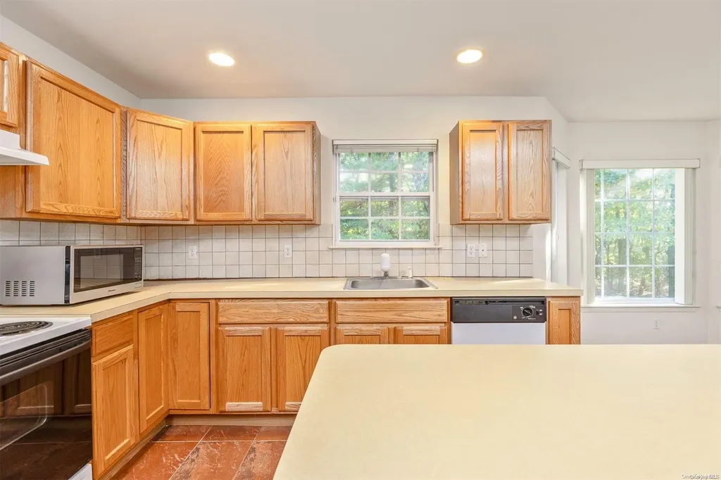 4 Katherine Path Middle Island NY 11953