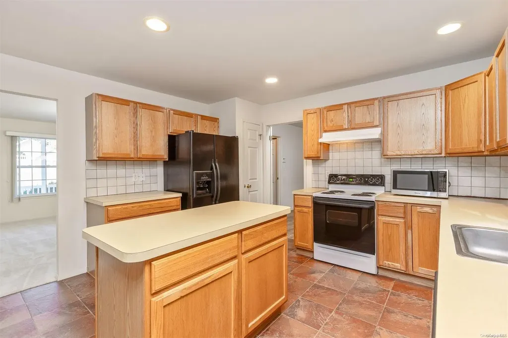 4 Katherine Path Middle Island NY 11953