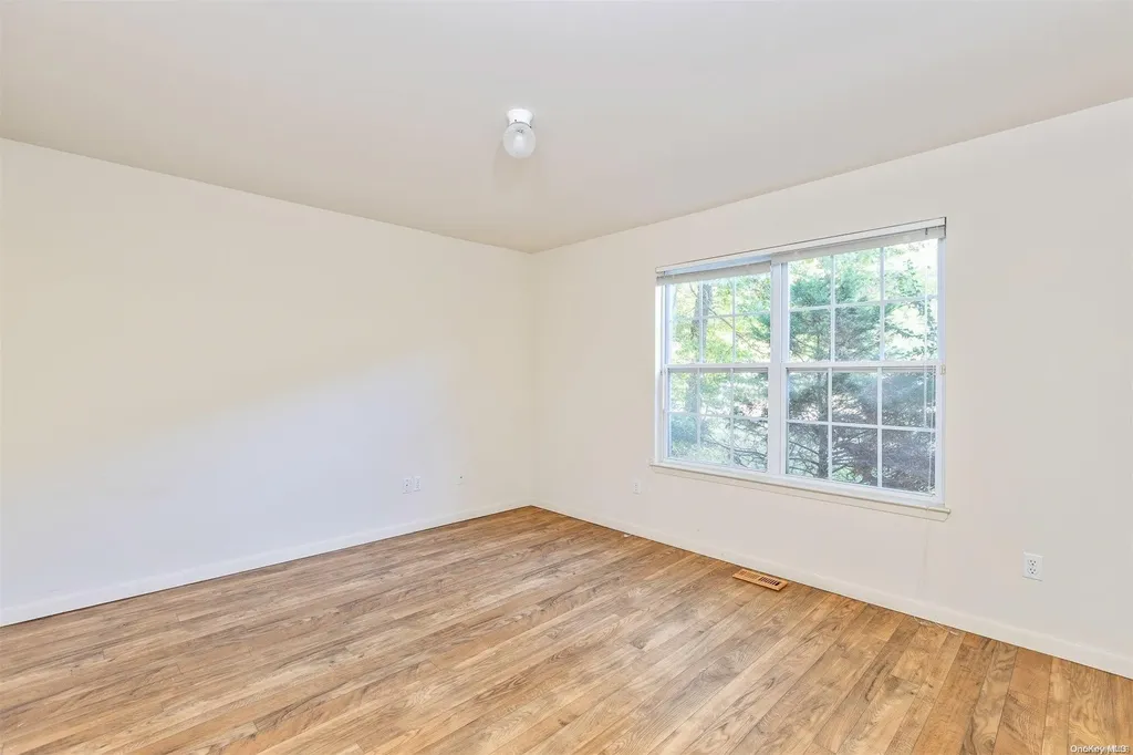 4 Katherine Path Middle Island NY 11953
