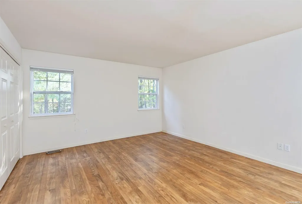 4 Katherine Path Middle Island NY 11953