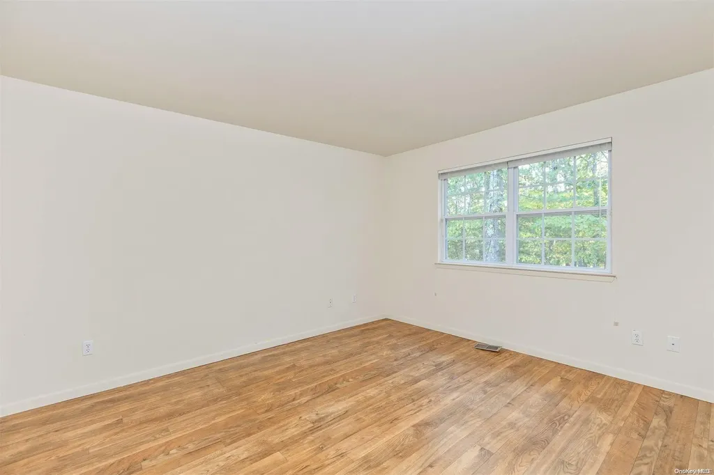 4 Katherine Path Middle Island NY 11953