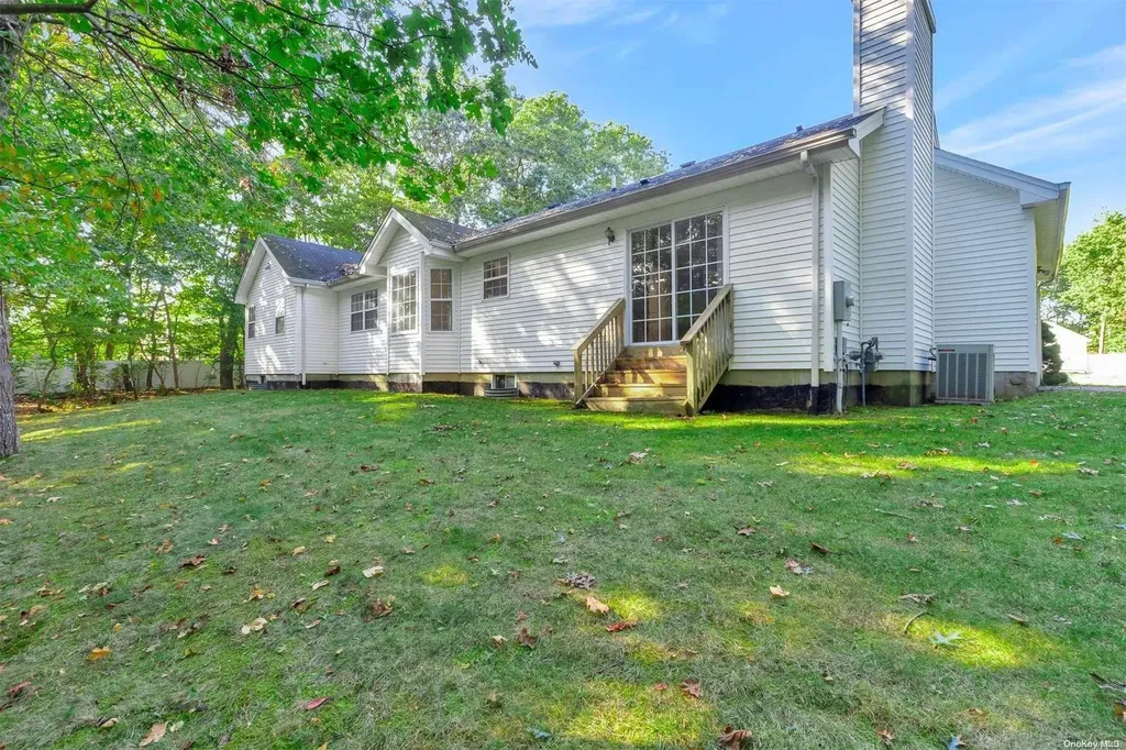 4 Katherine Path Middle Island NY 11953
