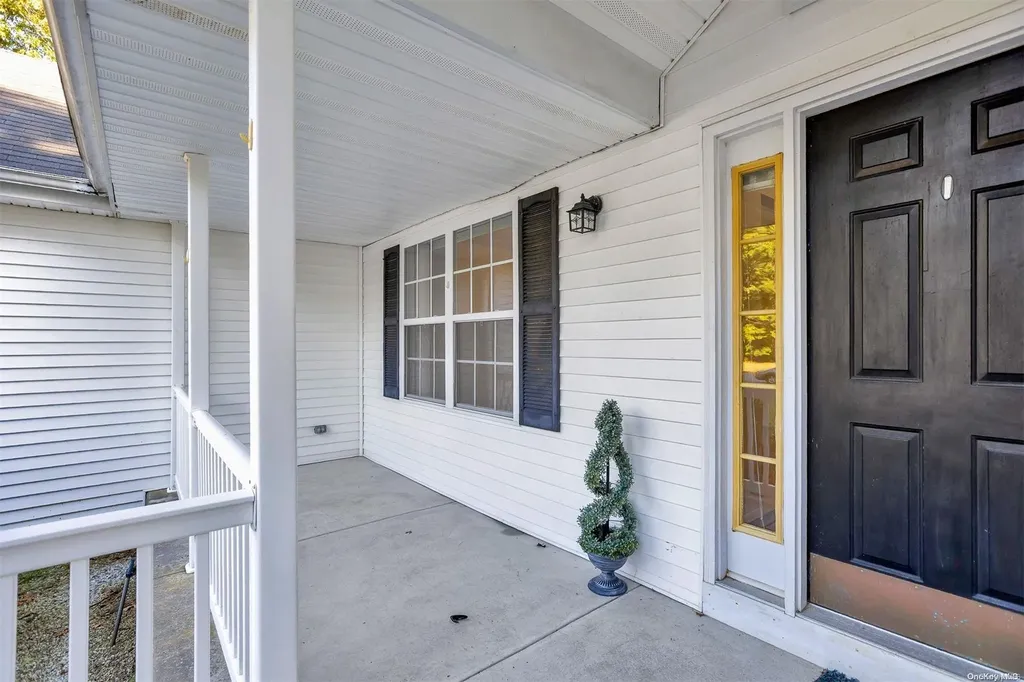 4 Katherine Path Middle Island NY 11953