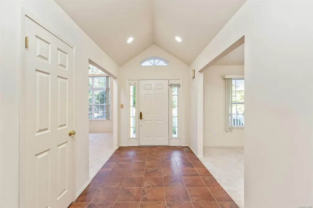 4 Katherine Path Middle Island NY 11953