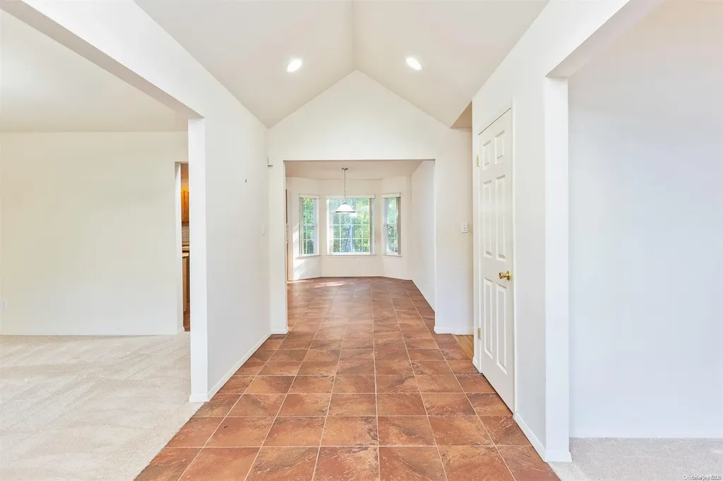 4 Katherine Path Middle Island NY 11953