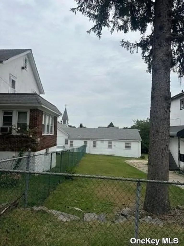 3946 Secor Avenue Bronx NY 10466