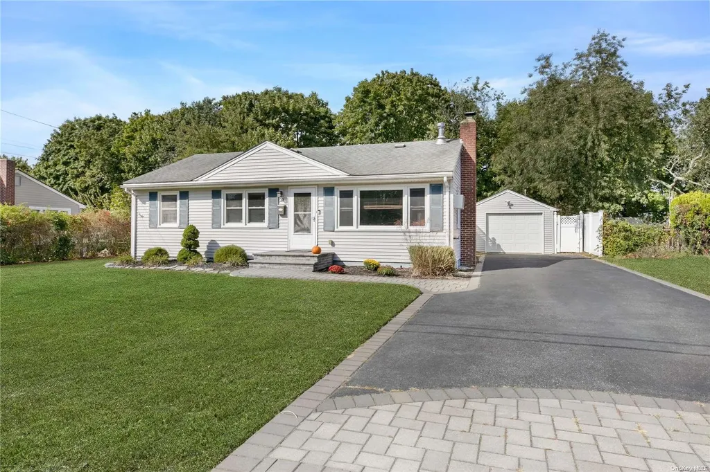 33 Herbert Circle Patchogue NY 11772