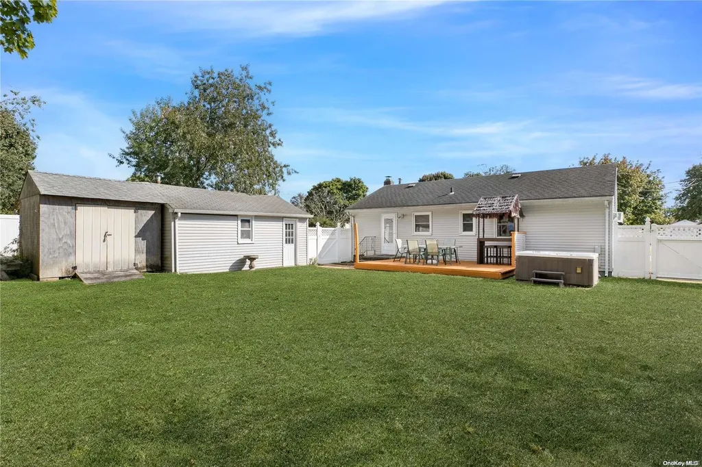 33 Herbert Circle Patchogue NY 11772