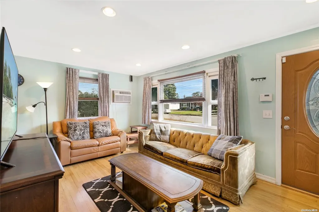 33 Herbert Circle Patchogue NY 11772