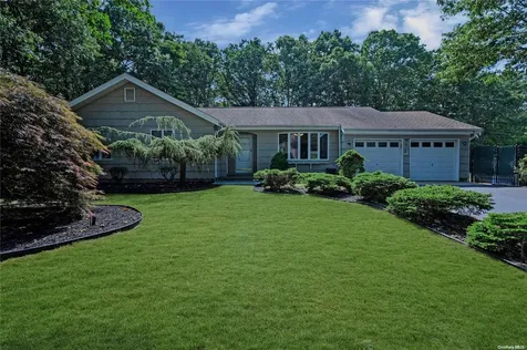 4 Jodi Drive Manorville NY 11949