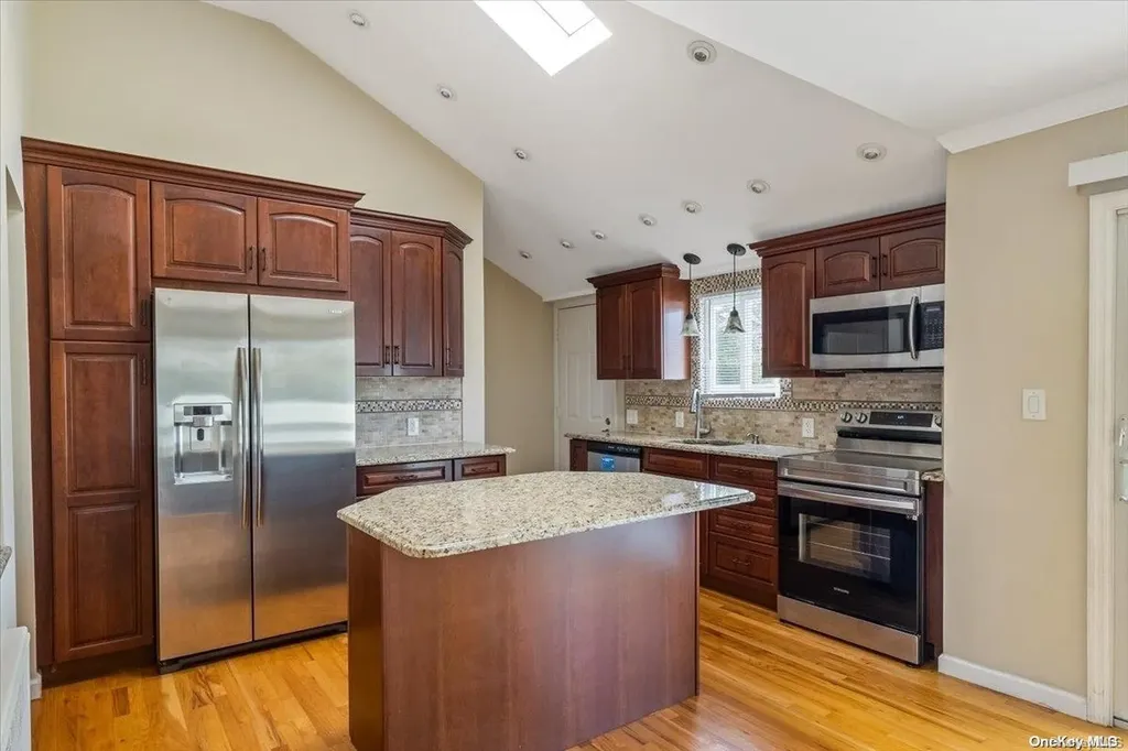 39 Kalda Lane Plainview NY 11803