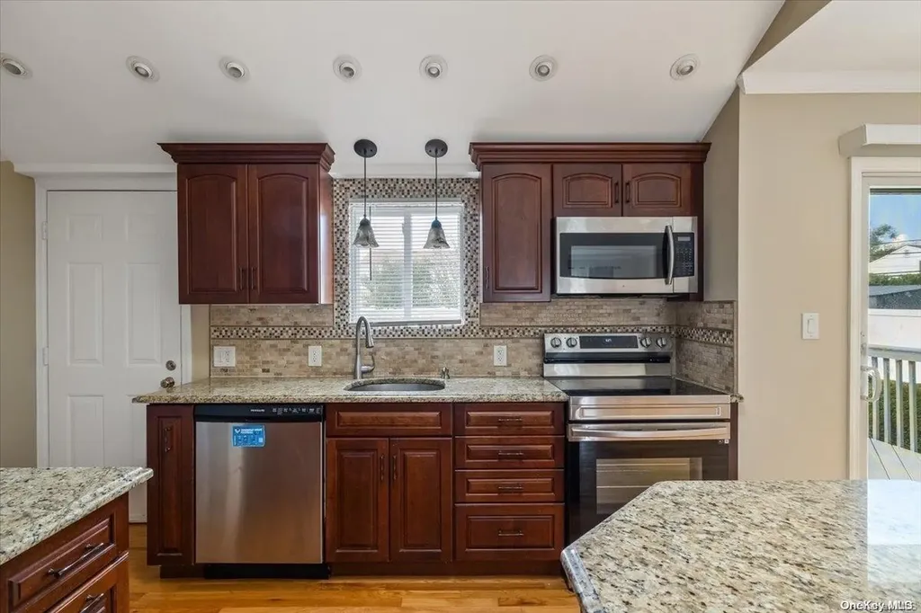 39 Kalda Lane Plainview NY 11803