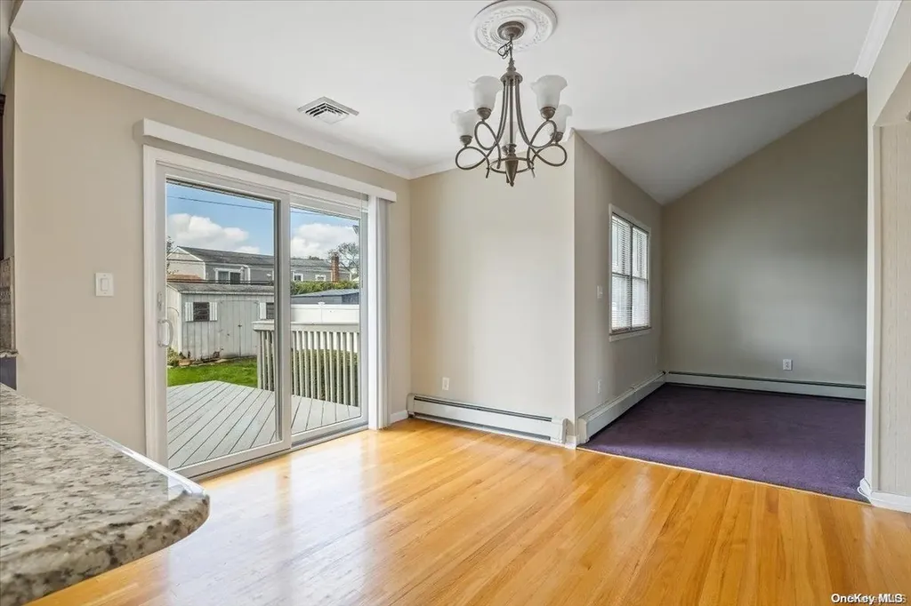 39 Kalda Lane Plainview NY 11803