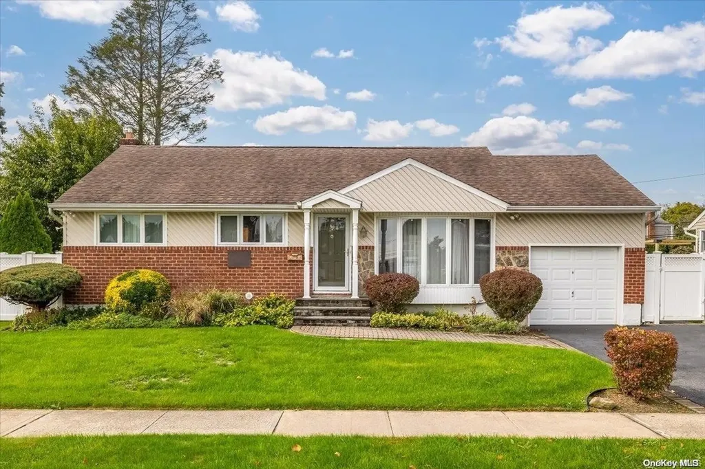 39 Kalda Lane Plainview NY 11803
