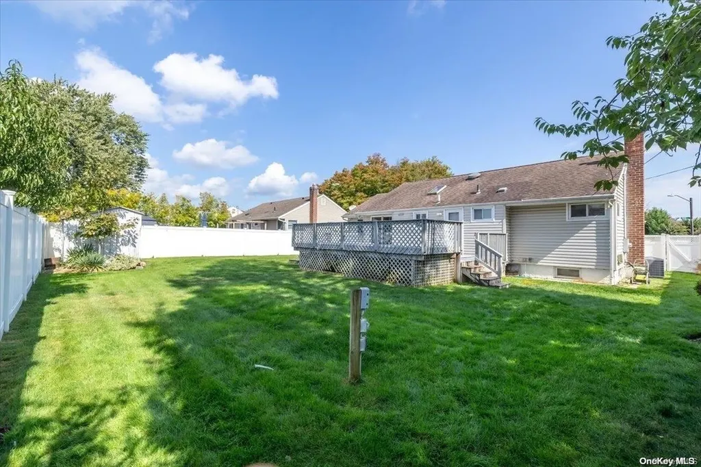 39 Kalda Lane Plainview NY 11803