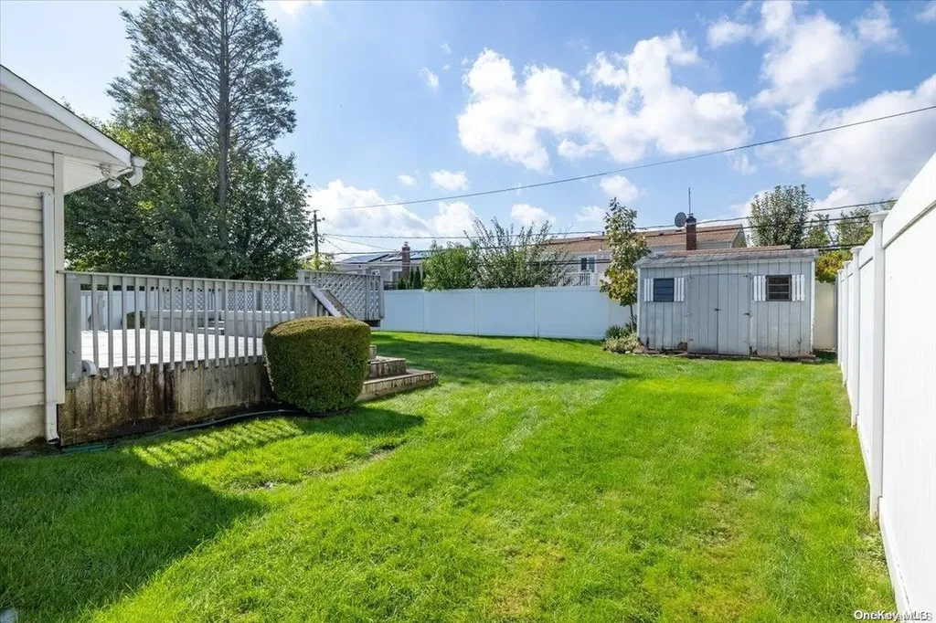39 Kalda Lane Plainview NY 11803