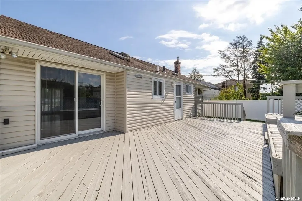 39 Kalda Lane Plainview NY 11803