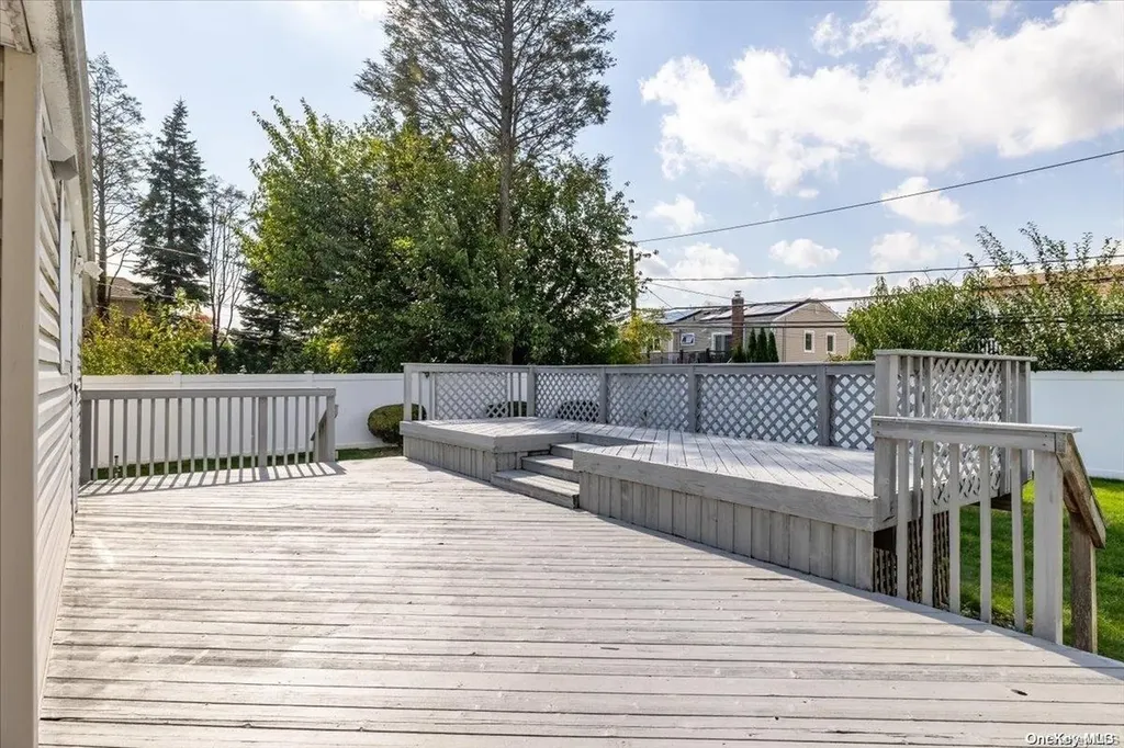 39 Kalda Lane Plainview NY 11803