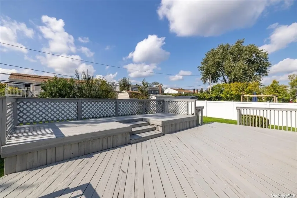 39 Kalda Lane Plainview NY 11803