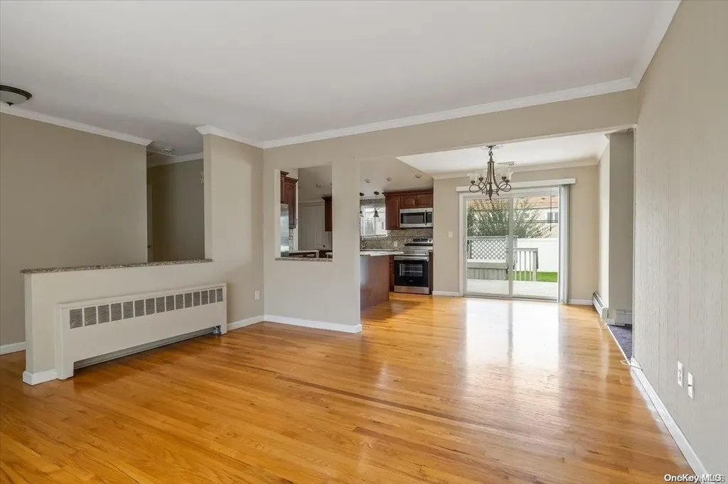 39 Kalda Lane Plainview NY 11803