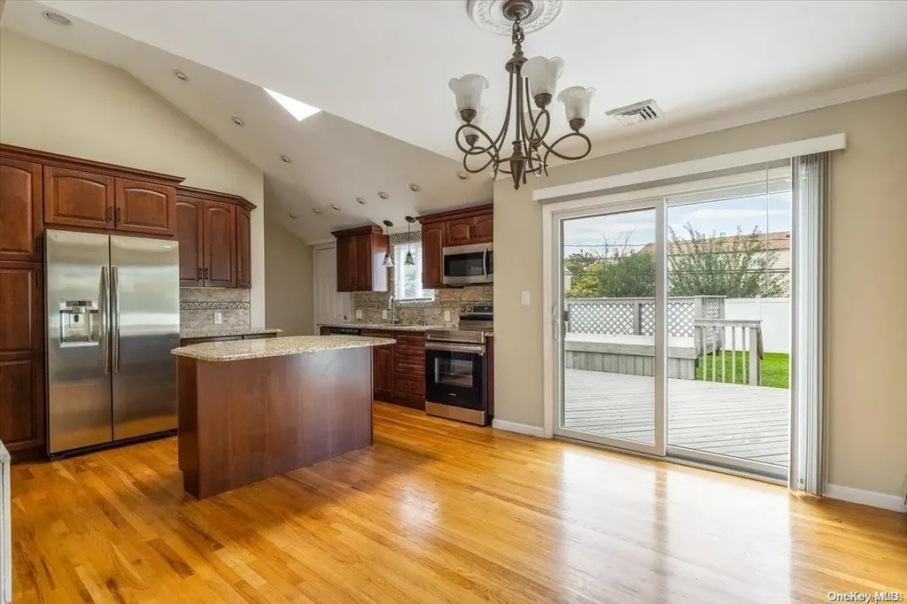 39 Kalda Lane Plainview NY 11803