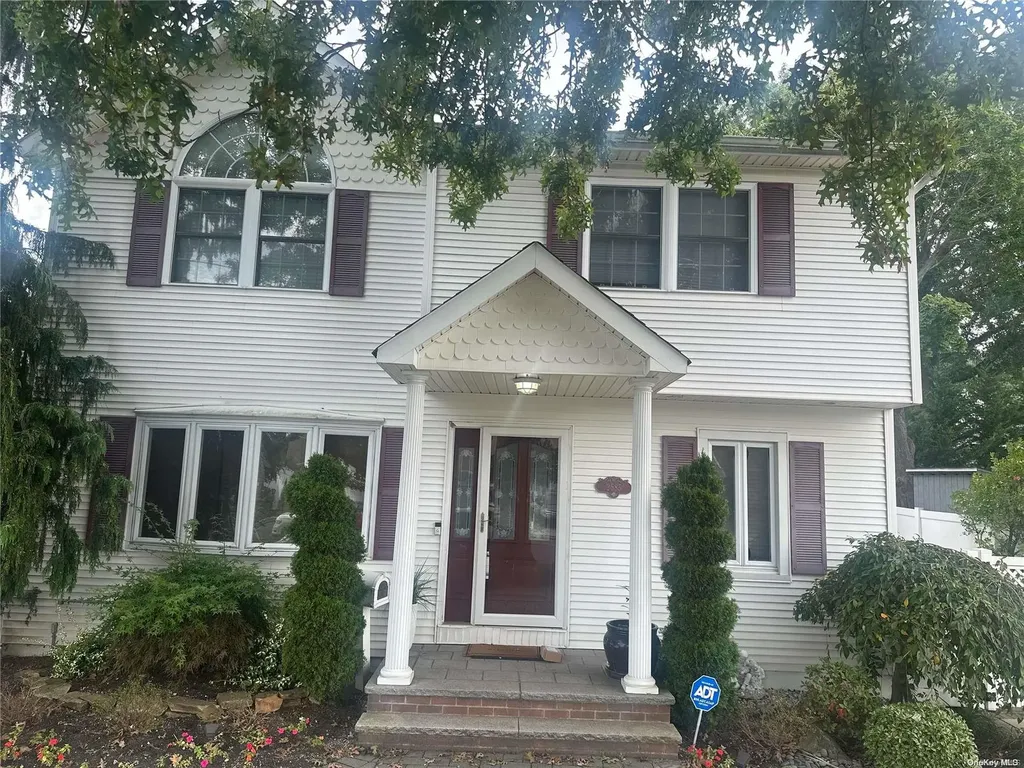 2585 Oceanside Road Oceanside NY 11572