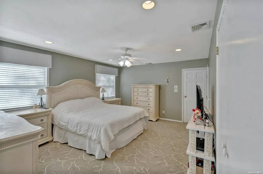439 Spruce Avenue West Islip NY 11795
