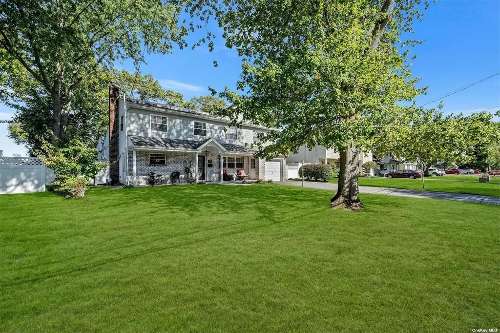 439 Spruce Avenue West Islip NY 11795