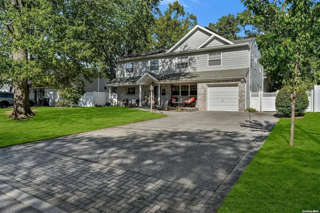 439 Spruce Avenue West Islip NY 11795