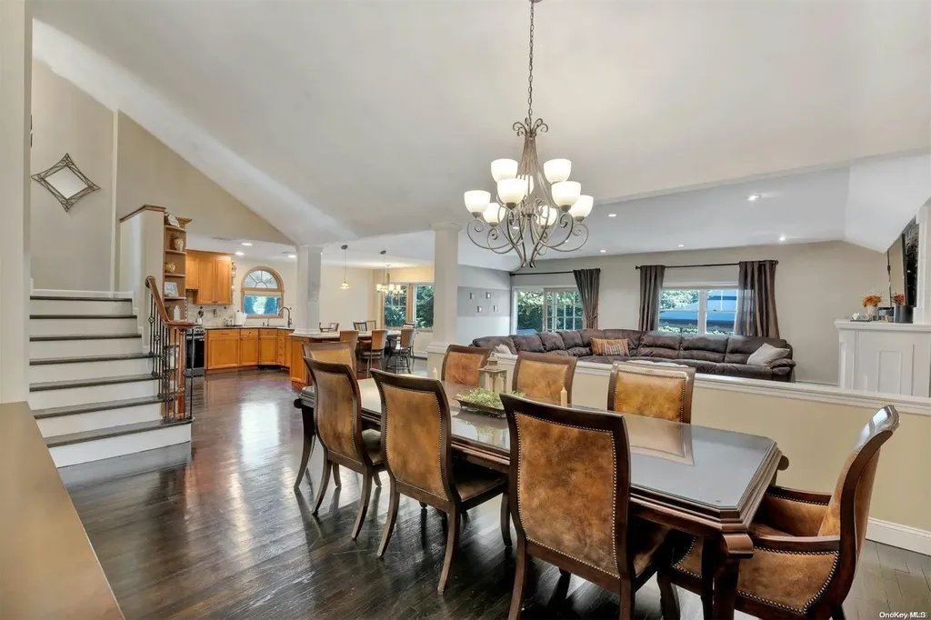 439 Spruce Avenue West Islip NY 11795