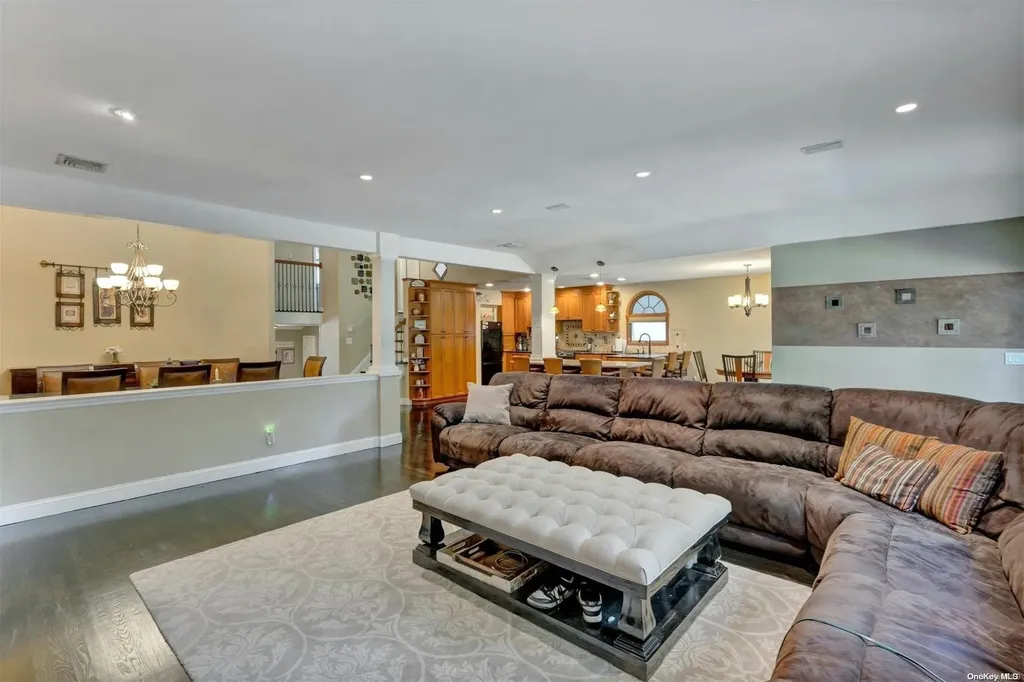 439 Spruce Avenue West Islip NY 11795