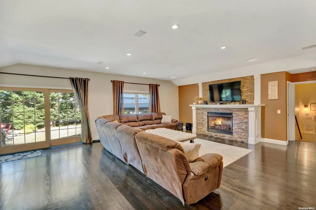 439 Spruce Avenue West Islip NY 11795