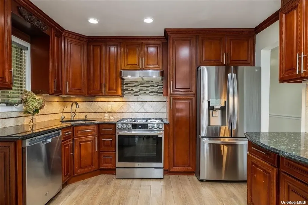 23 Leonard Place Amityville NY 11701