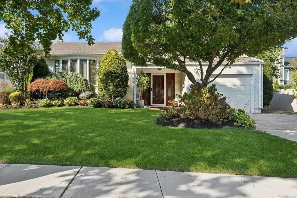 1959 Edward Lane Merrick NY 11566