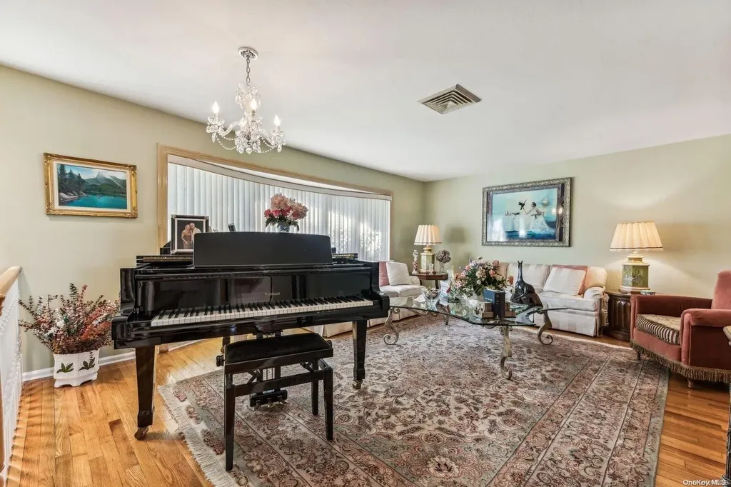 1959 Edward Lane Merrick NY 11566