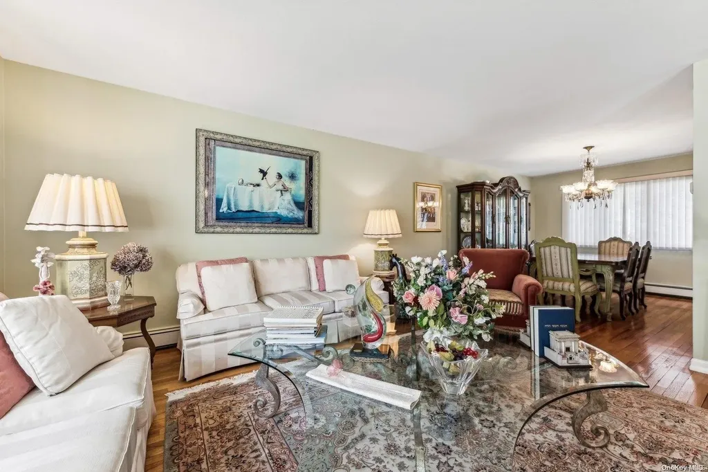1959 Edward Lane Merrick NY 11566