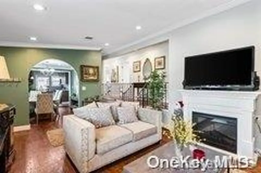 199 State Street Westbury NY 11590