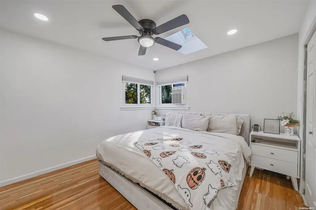 15 E Hampton Road Lindenhurst NY 11757