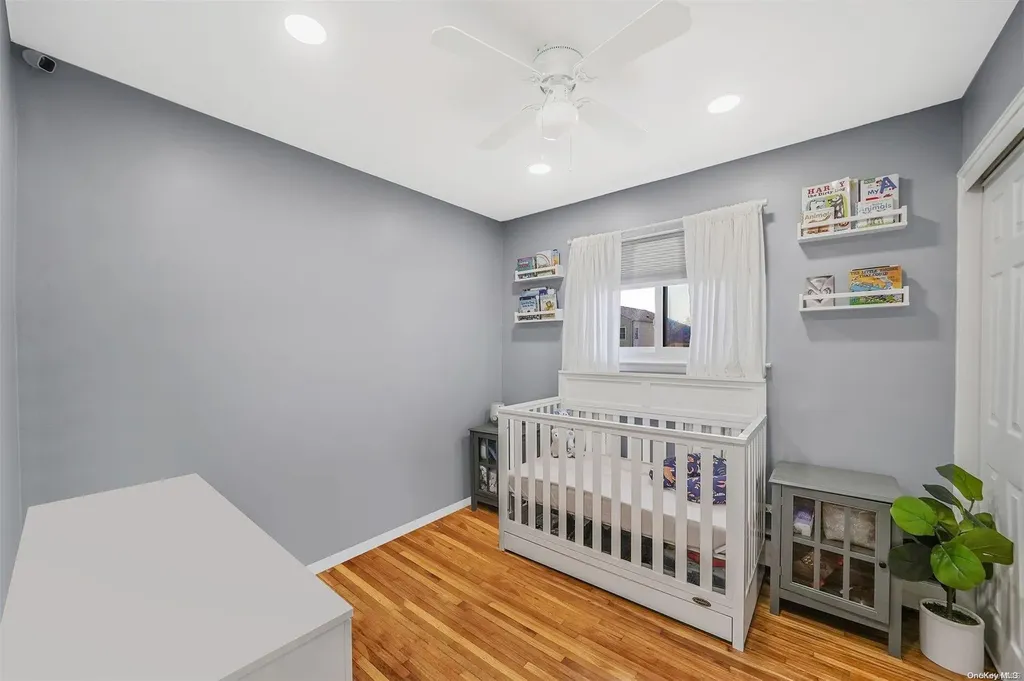 15 E Hampton Road Lindenhurst NY 11757