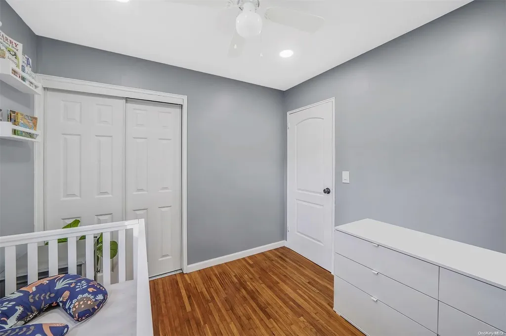 15 E Hampton Road Lindenhurst NY 11757