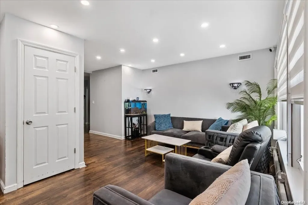 369 Island Avenue Woodmere NY 11598