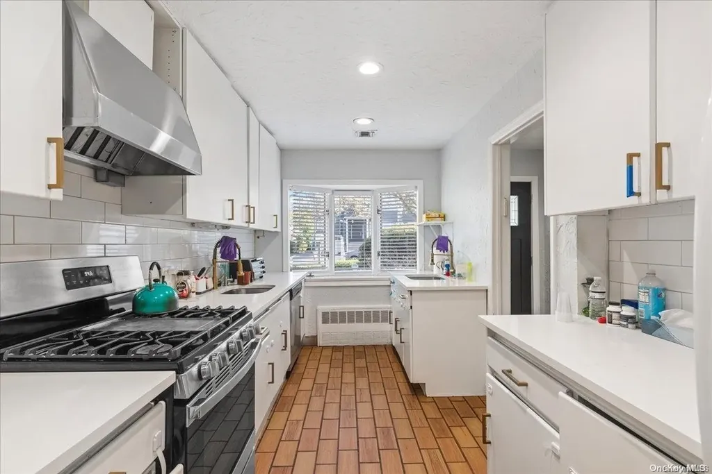 369 Island Avenue Woodmere NY 11598