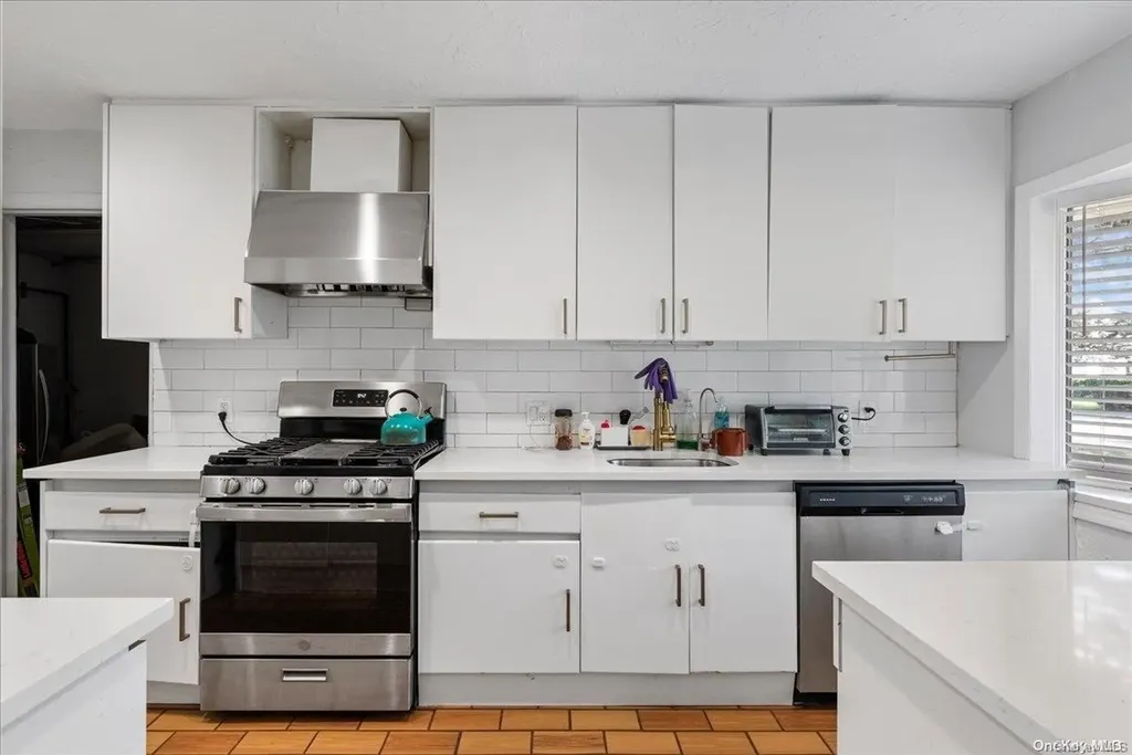 369 Island Avenue Woodmere NY 11598