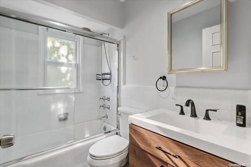 369 Island Avenue Woodmere NY 11598
