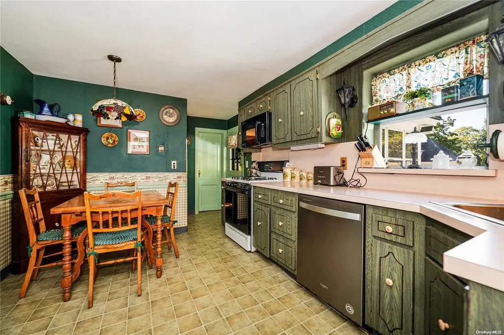 2590 Harrison Avenue Baldwin NY 11510