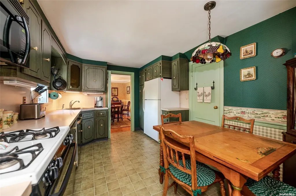 2590 Harrison Avenue Baldwin NY 11510