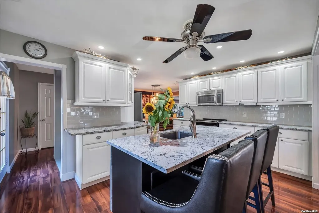 71 Avenue B Holbrook NY 11741